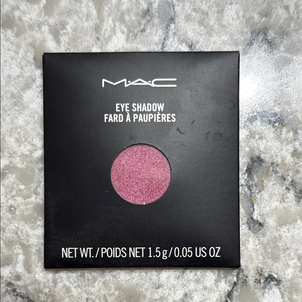 MAC Cosmetics Cherry Topped Eyeshadow - Picture 1 of 2